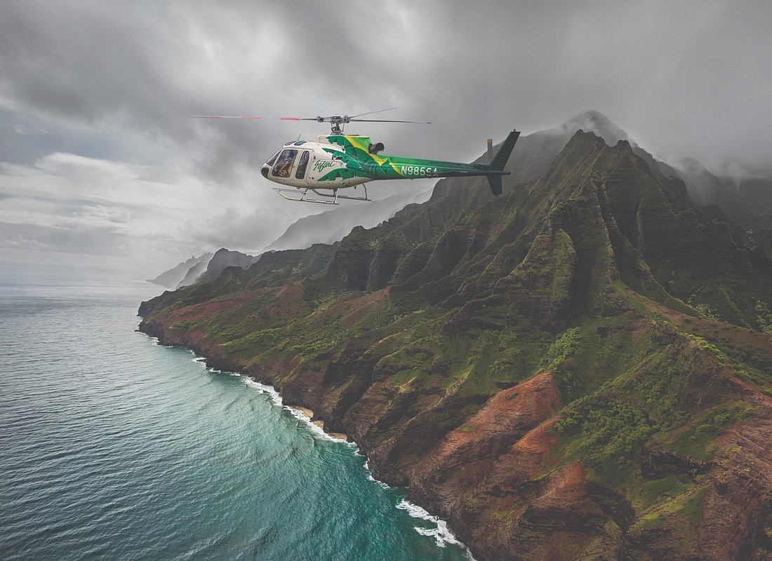Helicopter Over Hawaii's Volcanoes & Waterfalls