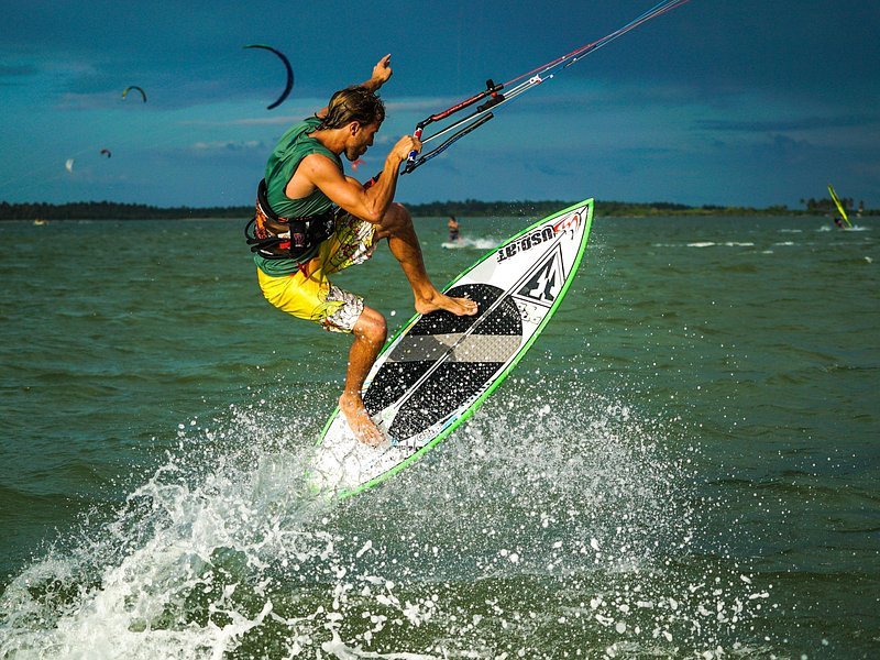 Kitesurfing Kalpitiya lagoon Sri Lanka