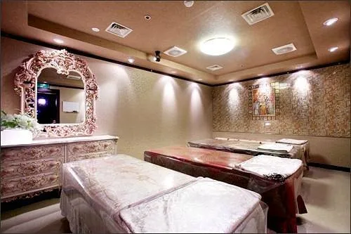 Korean jjimjilbang spa sauna traditional bathhouse Seoul South Korea