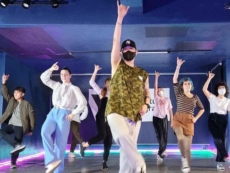 K-pop dance class Seoul Hongdae South Korea choreography lesson beginners