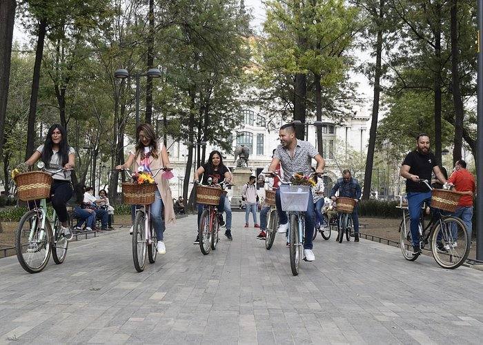 Sunday Ciclovía Bike Ride, Mexico City