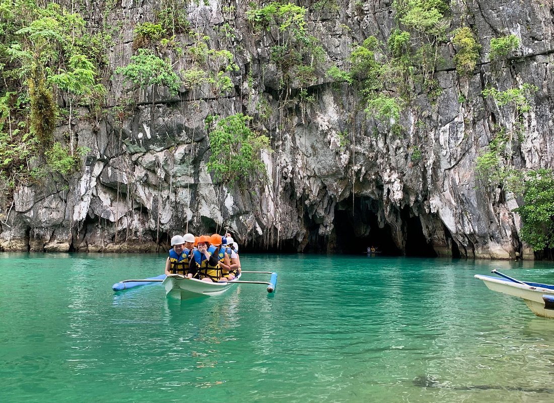 Puerto Princesa Underground River boat tour Palawan Philippines cave entrance