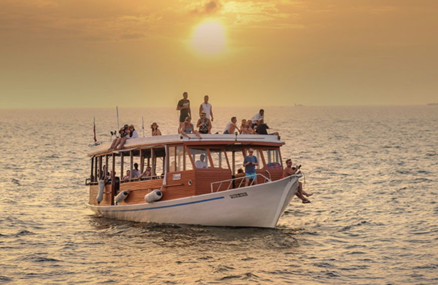 Sunset dolphin cruise Maldives