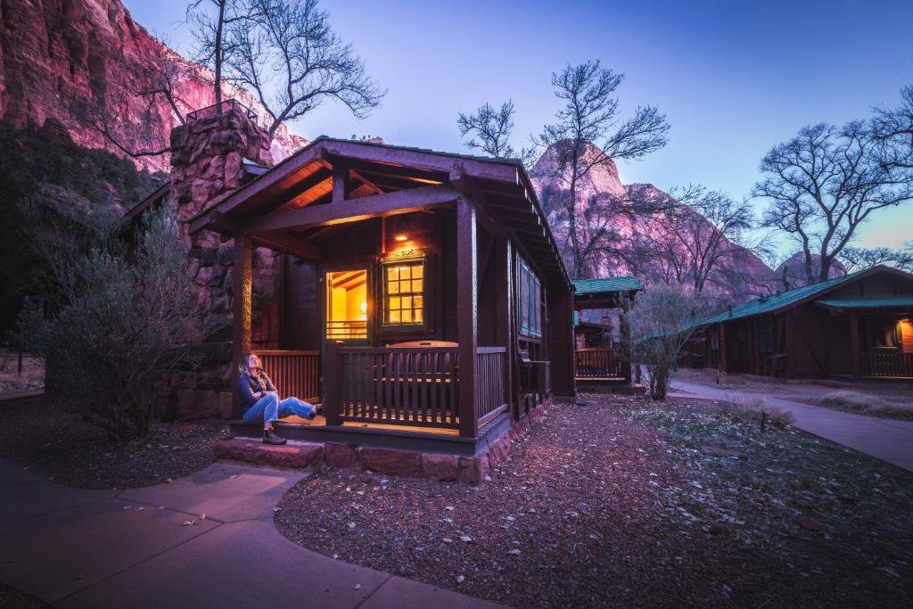 Zion Lodge, Inside the Park